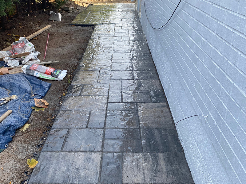 Interlocking Patios, Walkways, & Driveways